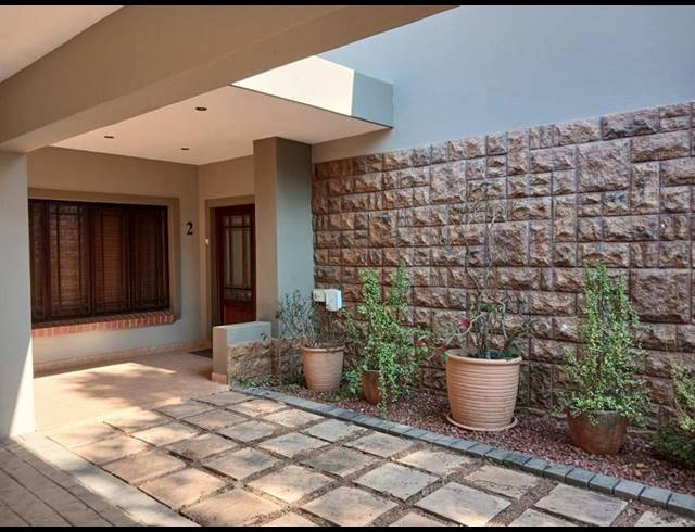3 BEDROOM HOUSE FOR SALE IN MIDSTREAM ESTATE